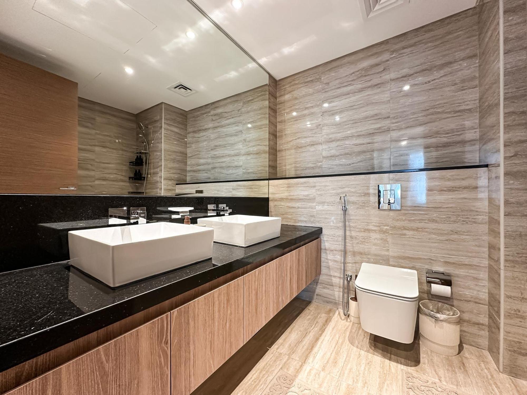 Trophy-ride In Equestrian Elegance W Private Entr Apartment