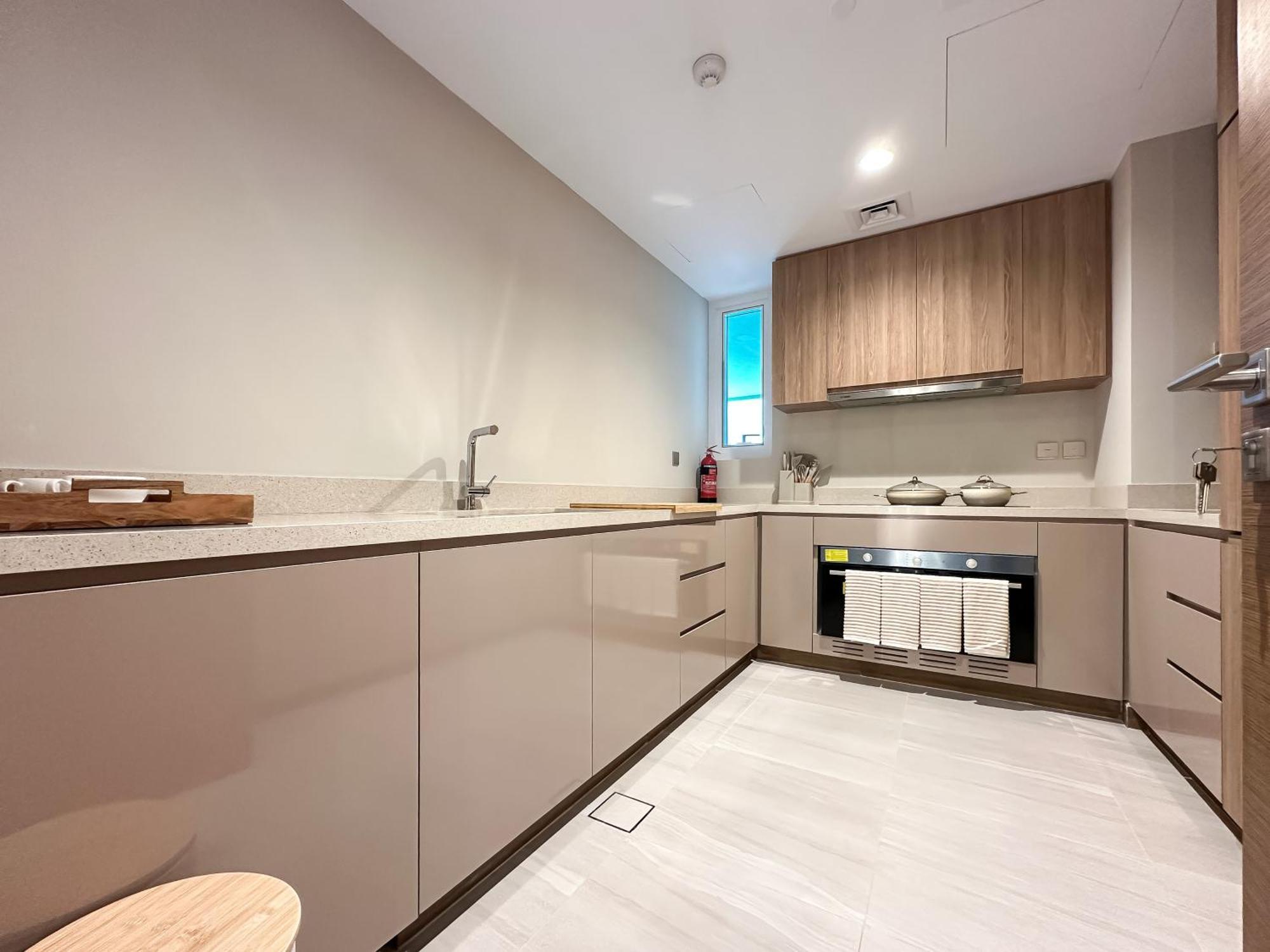 Apartment Trophy-ride In Equestrian Elegance W Private Entr *