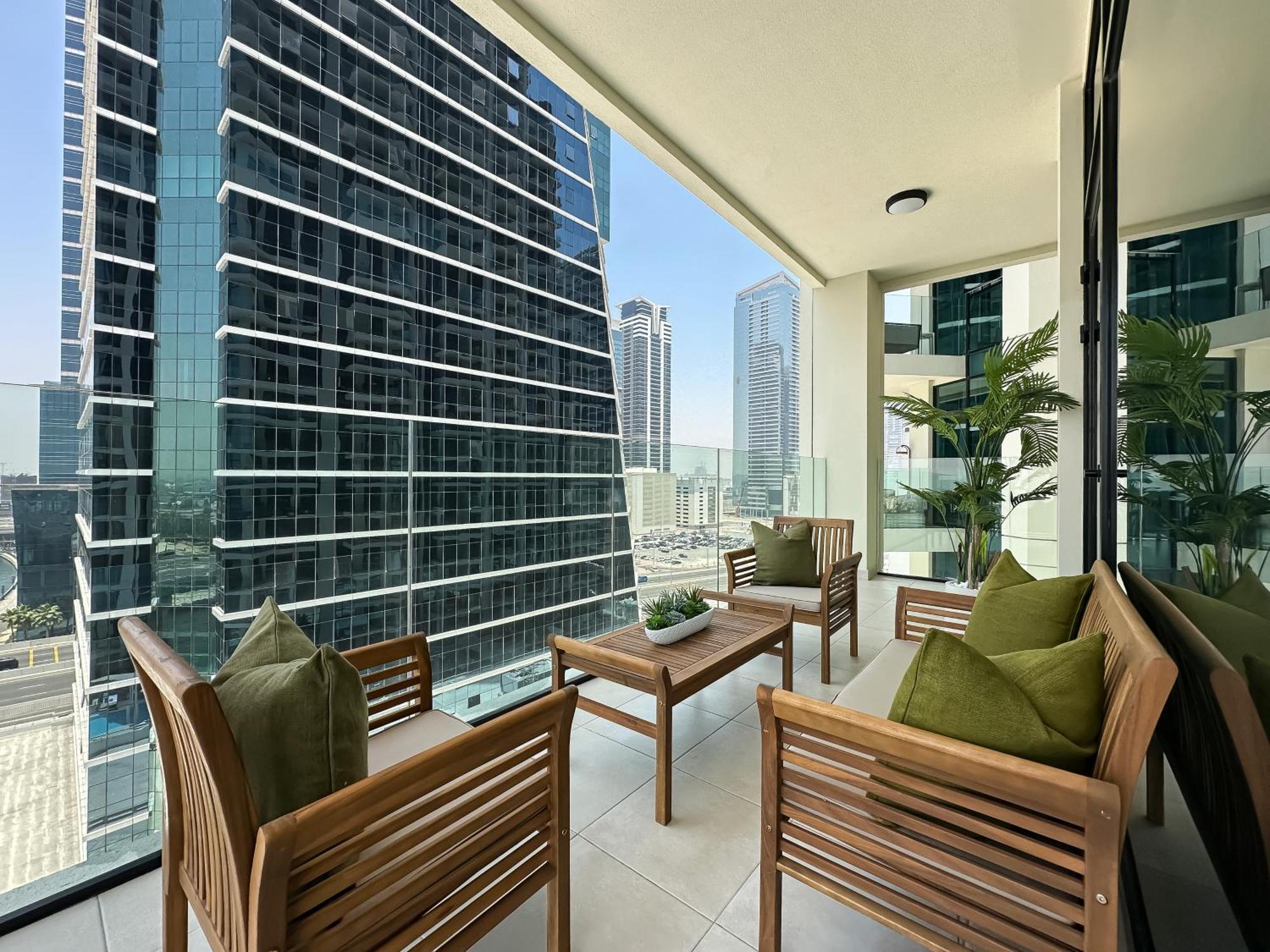 Trophy-ride In Equestrian Elegance W Private Entr Apartment